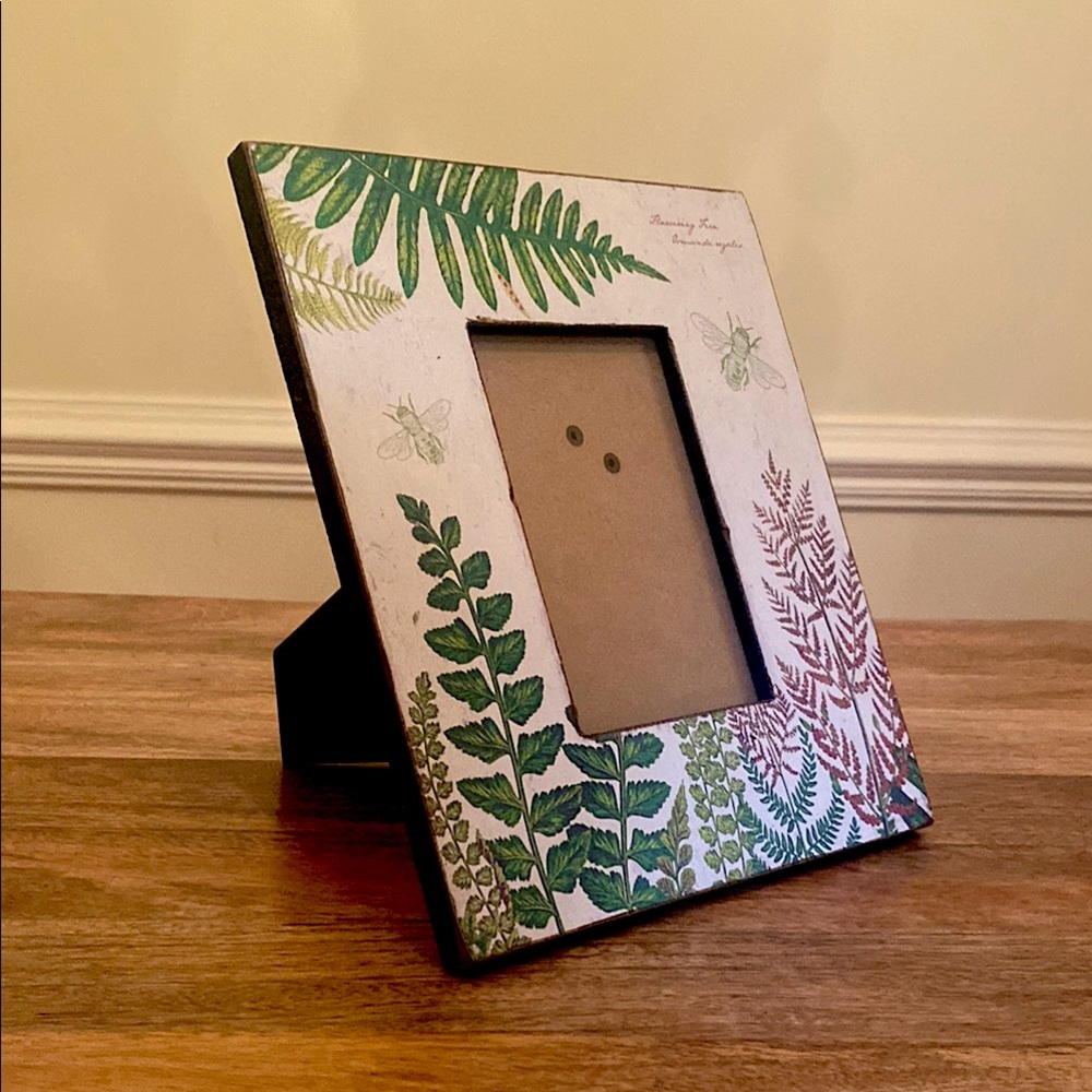 Two’s Company 4x6 Botanical Fern Wooden Picture Frame